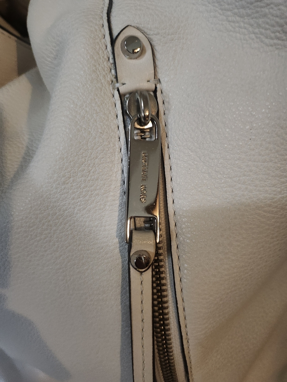 Michael Kors White Leather Shoulder Bag w Scarf/Dustbag EUC - Picture 11 of 16